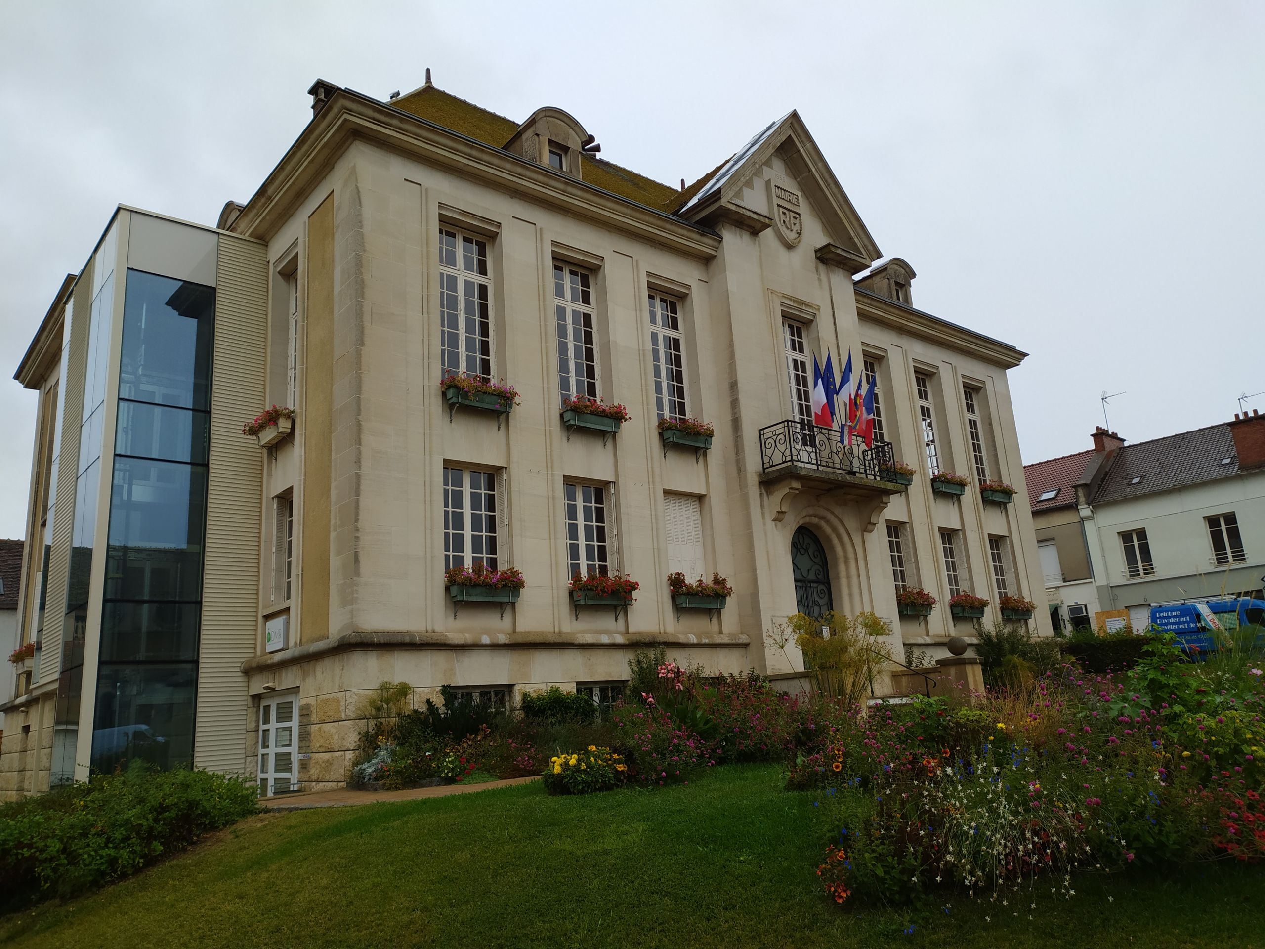 Mairie de Aillant-Sur-Tholon